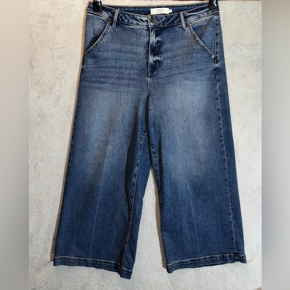 Vici High Rise Wide Leg Cropped Jeans Womens Size 32 Medium Wash EUC
